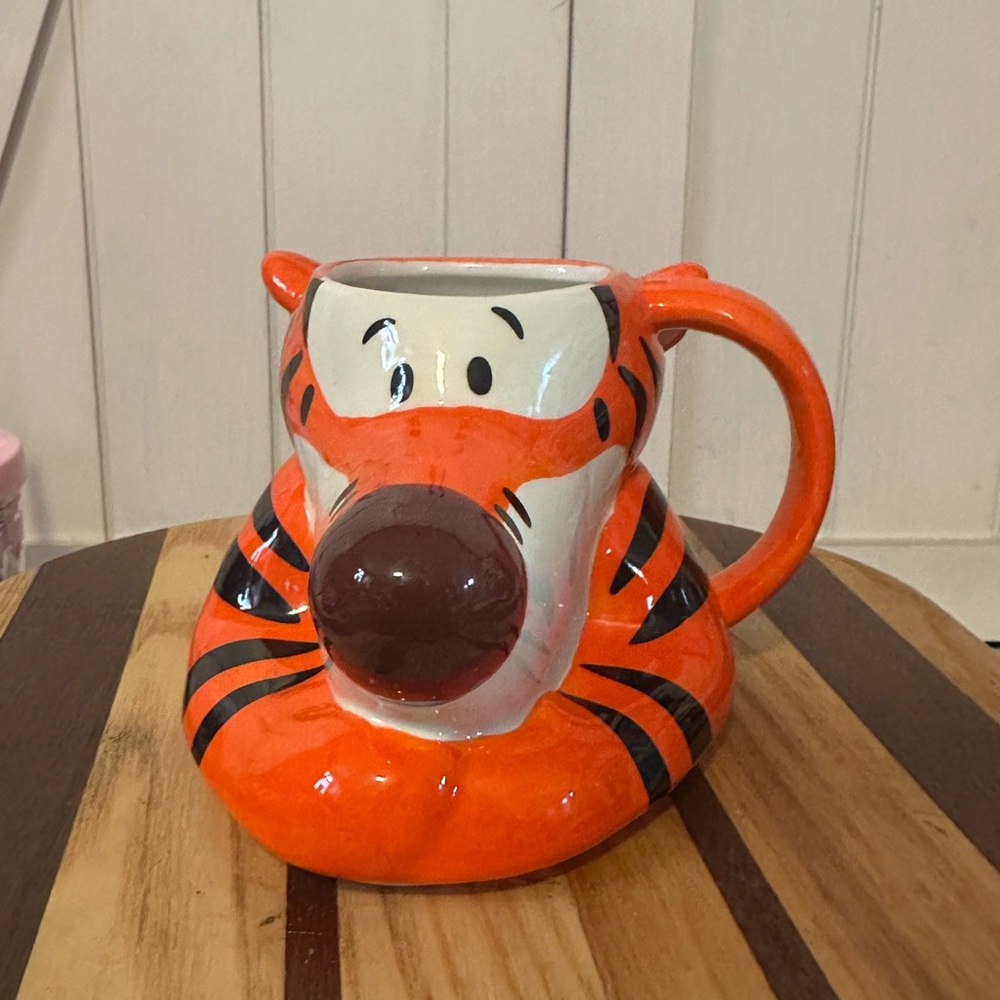 The Disney Parks Mickey Mouse Red Balloon Sipper Cup and Straw is a new collecti